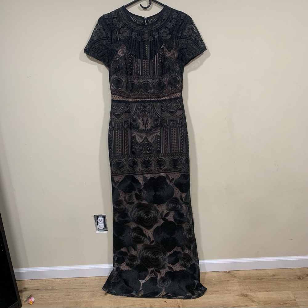 Marchesa Notte black long size 4 length approximately 57 in embroidery elegant